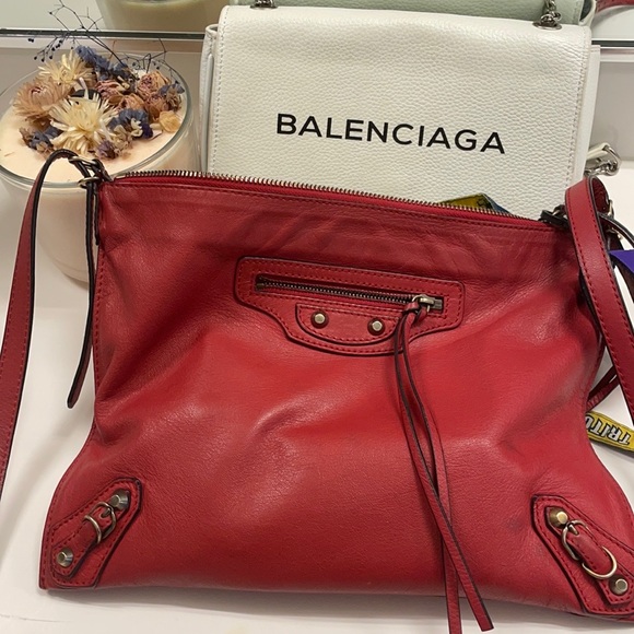 🤍 Balenciaga Crossbody🤍 - Picture 4 of 5